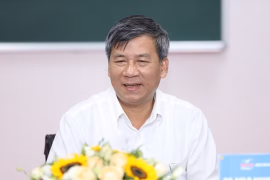 GS Nguyễn Anh Trí: “Phong tỏa, cách ly, giãn cách cần thiết chống dịch, nhưng phiền toái”