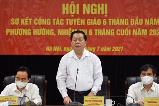 Tăng cường đấu tranh, phản bác các thông tin, luận điệu tuyên truyền xuyên tạc, phản động về việc phòng, chống dịch
