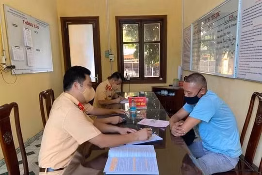 Tuyên Quang: Xử lý nghiêm tài xế xe khách lấn làn, vượt ẩu