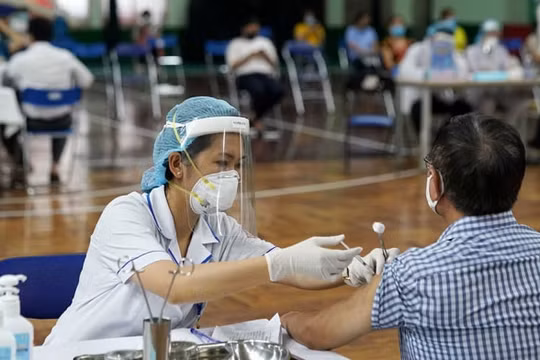 Ưu tiên các nguồn vaccine cho TPHCM và một số tỉnh, thành phố phía Nam