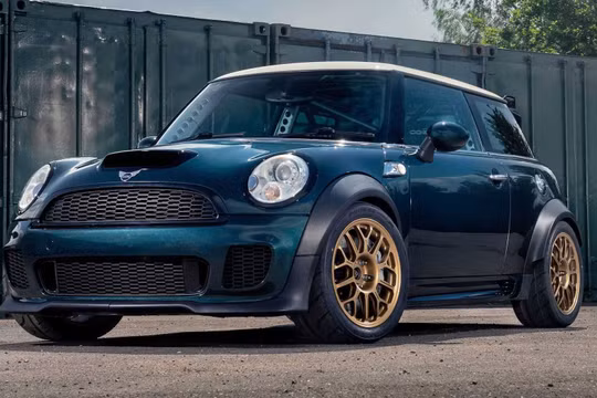 MINI Cooper được trang bị động cơ V8 mạnh 414 mã lực của BMW M3