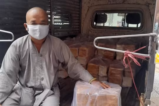 Thủ tướng truy tặng Bằng khen cho 18 cá nhân tại TPHCM có nhiều thành tích trong phòng, chống dịch