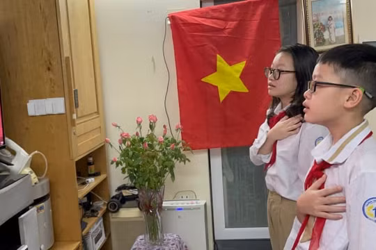 Hình ảnh ấn tượng về lễ khai giảng trực tuyến của học sinh Hà Nội