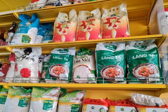 Vừa cam kết bán đúng giá, 2 cửa hàng Bách hóa xanh lại bị phát hiện bán hàng không đúng giá niêm yết