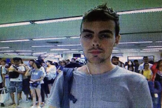 Cướp ngân hàng “hy hữu” ở Singapore, người đàn ông Canada thoát án phạt roi mây
