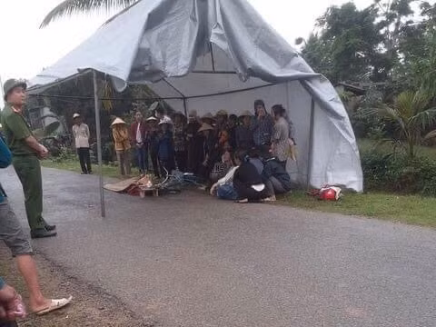 Thanh Hóa: Va chạm với xe cẩu, 1 học sinh tử vong