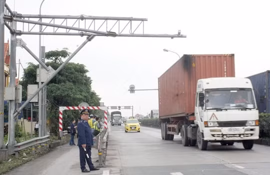 Phát hiện 663 lượt xe quá tải trên Quốc lộ 5, 63 trường hợp chấp hành việc lập biên bản