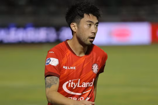Lee Nguyễn vẫn còn đau sau cú va chạm với Minh Vương