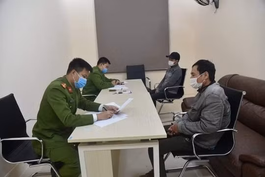 Bắt giữ 40 đối tượng đánh bạc dưới hình thức đá gà ăn tiền