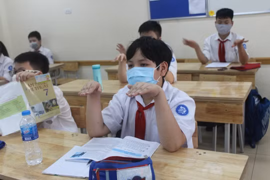 Một trường học phải cho học sinh nghỉ do phát hiện trường hợp F1