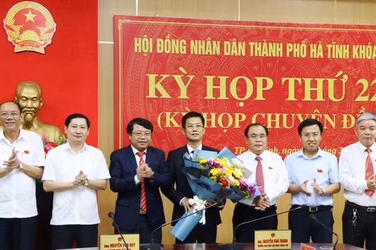 Ông Nguyễn Trọng Hiếu được bầu giữ chức Chủ tịch UBND TP Hà Tĩnh