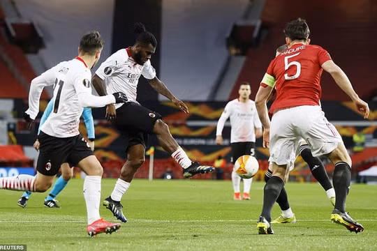 MU rơi chiến thắng trước Milan ở phút bù giờ tại vòng 1/8 Europa League