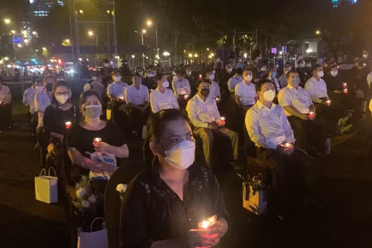 Giây phút mặc niệm tưởng nhớ những người đã ra đi vì Covid-19