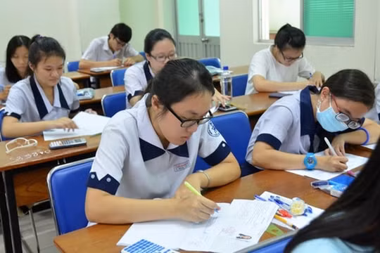 Thí sinh mắc COVID-19 sẽ được đặc cách xét tốt nghiệp THPT