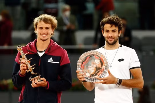Tay vợt Alexander Zverev lội ngược dòng vô địch Madrid Open