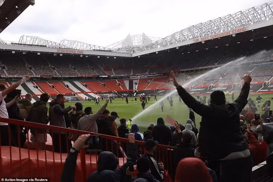 CLB Man Utd mất số tiền cực lớn vì "cuộc biểu tình"