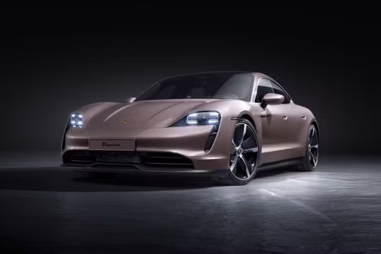 Bộ đôi xe điện Porsche Taycan bản đặc biệt ra mắt tại Triển lãm BIMS 2021