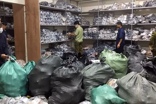 Hà Nội: Thu giữ hơn 3000 sản phẩm giày dép giả nhãn hiệu nổi tiếng