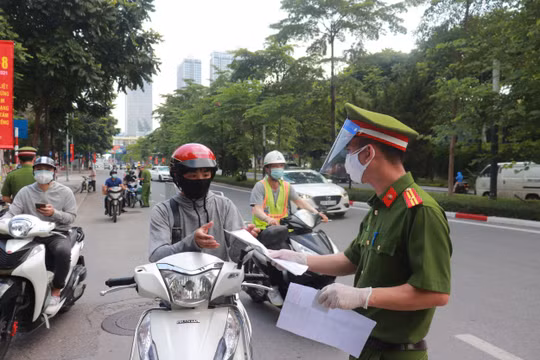 Hà Nội: Trong 24 giờ, phạt 190 trường hợp vi phạm công tác phòng chống dịch COVID-19