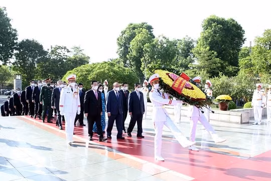 Lãnh đạo Đảng, Nhà nước đặt vòng hoa, tưởng niệm các Anh hùng liệt sĩ