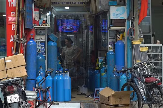 Nguy cơ cháy nổ khi người dân tích trữ máy thở, máy tạo oxy tại nhà