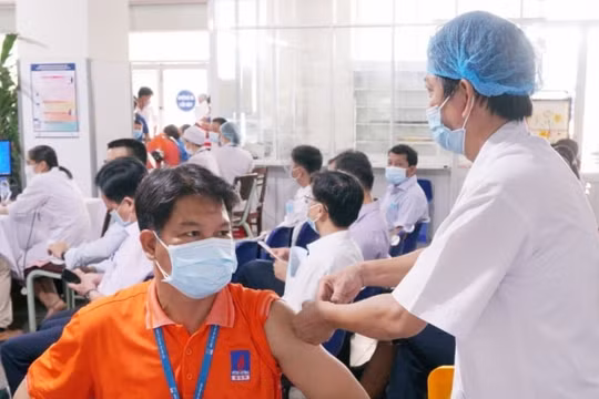 Petrovietnam: Khi vắc - xin là ưu tiên số 1
