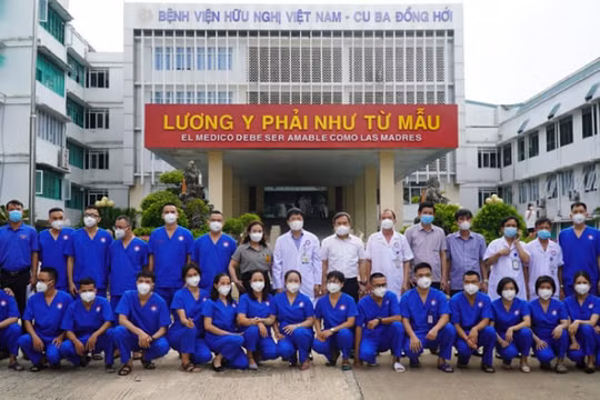 50 thầy thuốc Bệnh viện Hữu nghị Việt Nam-Cuba Đồng Hới 'chia lửa' cùng TP. HCM chống dịch