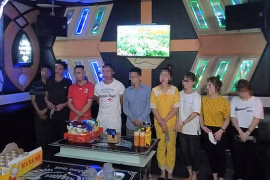 Thanh Hoá: Bắt quả tang 9 người tổ chức hát karaoke tại huyện Bá Thước