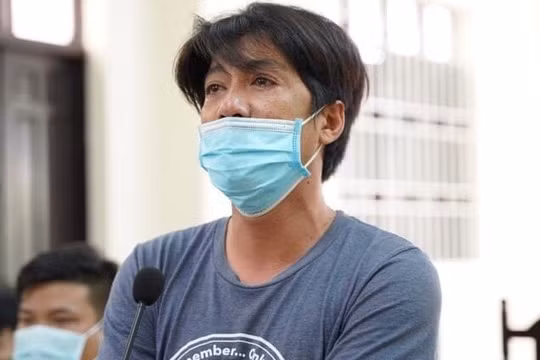 Lao xe vào tổ công tác chống dịch, người đàn ông lãnh 14 tháng tù