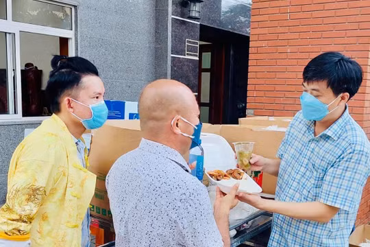 Thanh Hoá: Những "bữa cơm 0 đồng" được gửi vào khu cách ly