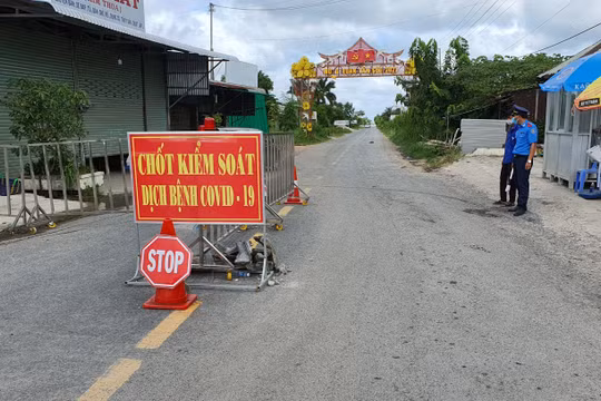 Sóc Trăng: Đình chỉ công tác Chủ tịch xã lơ là quản lý để dịch bệnh lây lan