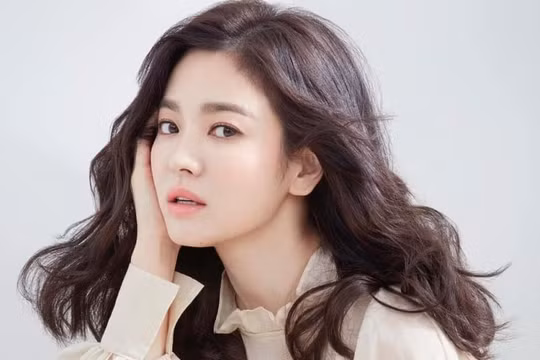 Song Hye Kyo vẫn kiếm tiền khủng dù tụt xuống diễn viên hạng 2