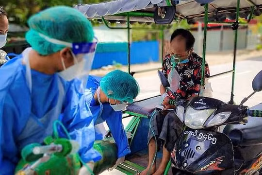 Singapore hỗ trợ Myanmar 200 máy tạo oxy giúp chống dịch COVID-19