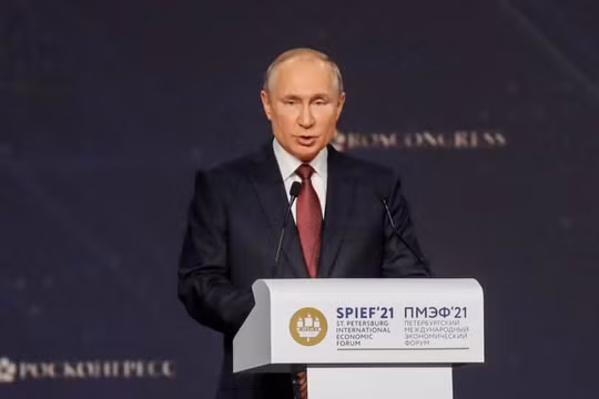 Ông Putin nói người nước ngoài có thể đến Nga tiêm vắc xin trả phí