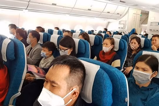 Nghệ An: Tìm hành khách đi chung chuyến bay với 2 vợ chồng mắc Covid-19 ở Hà Tĩnh