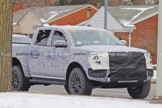 Ford Ranger Raptor thế hệ mới lần đầu bị lộ ảnh chạy thử
