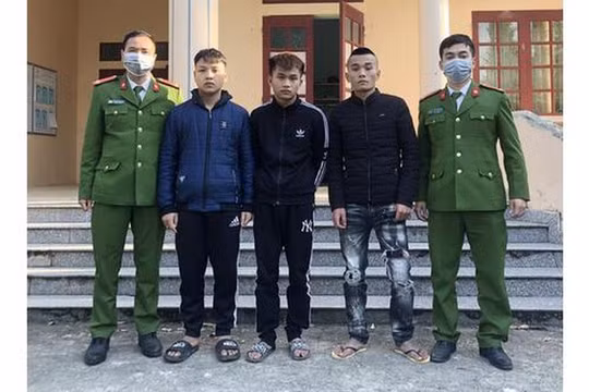 Bắt giữ nhóm đối tượng dùng dao đâm người vì mâu thuẫn cá nhân