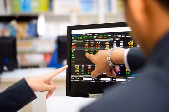 Thất vọng vì HOSE, khối ngoại tiếp tục bán ròng “cổ phiếu trụ”