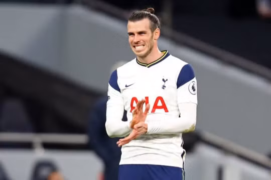 Cựu chân sút Peter Crouch khuyên CLB Tottenham ký hợp đồng với Gareth Bale