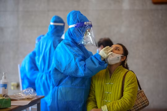 TP. HCM: Chỉ xét nghiệm Covid-19 người tiêm 2 mũi vaccine khi có triệu chứng nghi nhiễm