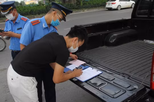 Hà Nội: Kiểm soát chặt chẽ các xe có gắn "luồng xanh"