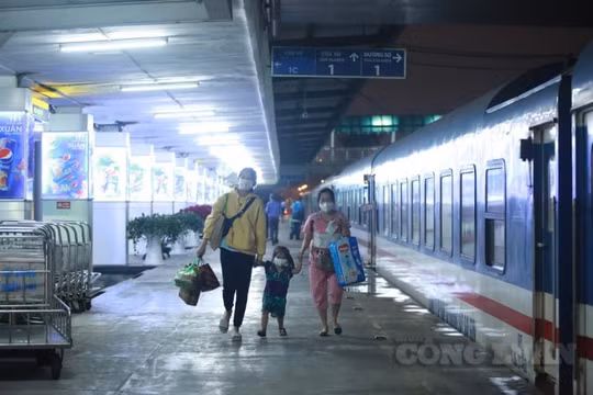 Đường sắt tạm dừng đón trả khách tại ga Đà Nẵng