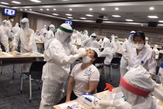 Bắc Ninh: Các doanh nghiệp sẽ tự lấy mẫu và xét nghiệm test nhanh SARS-CoV-2