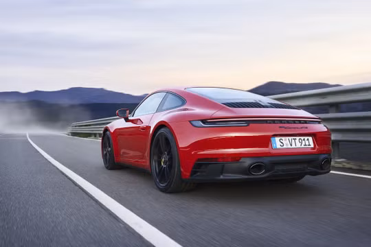 Porsche 911 có thêm phiên bản GTS được nâng cấp khả năng vận hành