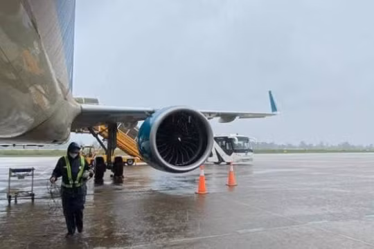 Bảo đảm an toàn bay, chủ động ứng phó với áp thấp nhiệt đới