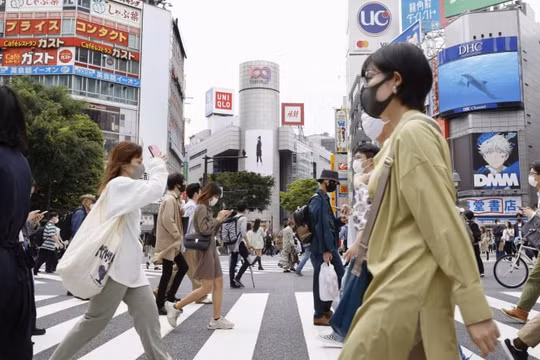 Các ca COVID nghiêm trọng ở Tokyo chuyển sang người ở độ tuổi 40 và 50