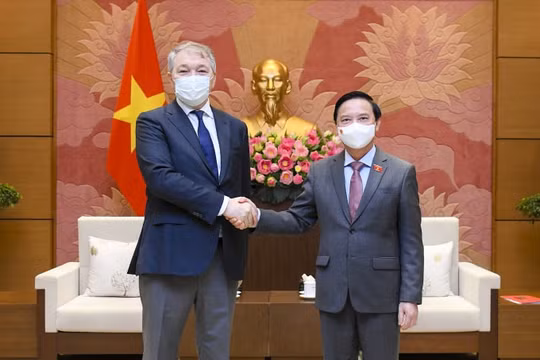 Phó Chủ tịch Quốc hội Nguyễn Khắc Định tiếp đoàn Đại biểu Đảng Cộng sản Liên bang Nga