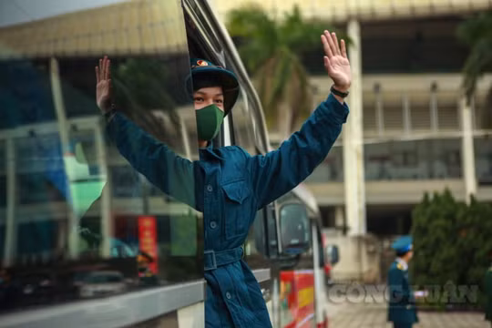 Hà Nội: Rộn ràng lễ giao, nhận công dân nhập ngũ năm 2021