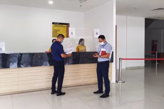 Test kháng nguyên nhanh hoặc phương pháp RT-PCR hằng tuần đối với người lao động có nguy cơ