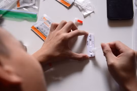 Hướng dẫn người dân tự lấy mẫu test nhanh Covid-19 tại nhà an toàn